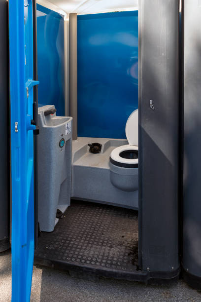 Porta potty delivery and setup in Edgewood, WA